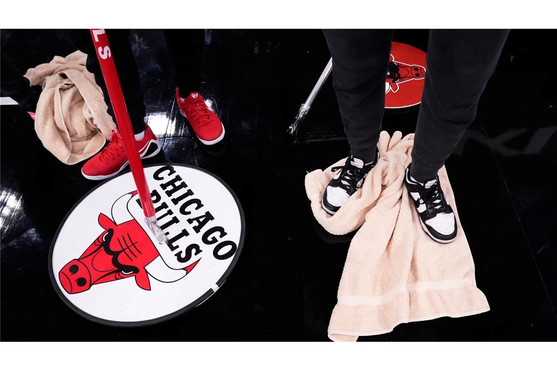 Wegen eines Eishockeyspiels soll das Parkett zu feucht gewesen sein.