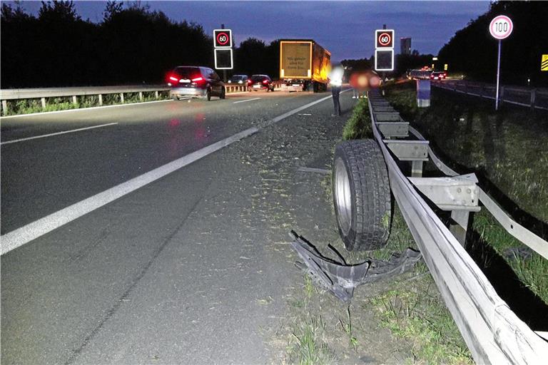 Wegen eines Unfalls musste eine Teilsperrung auf der B14 Fahrbahn eingerichtet werden. Foto: 7aktuell.de/Kevin Lermer