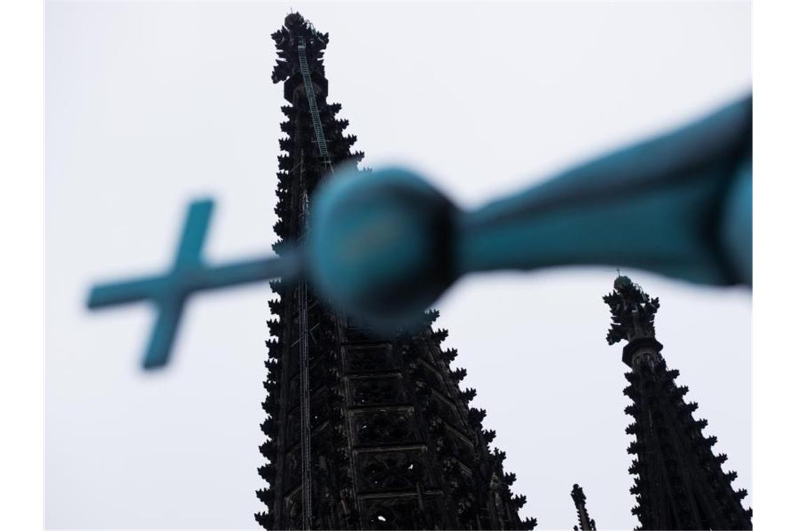 Hohe Nachfrage: Mehr Termine für Kirchenaustritte in Köln Wegen hoher Nachfrage hat das Amtsgericht Köln die Zahl der Online-Termine für Kirchenaustritte nochmals aufgestockt. Foto: Rolf Vennenbernd/dpa