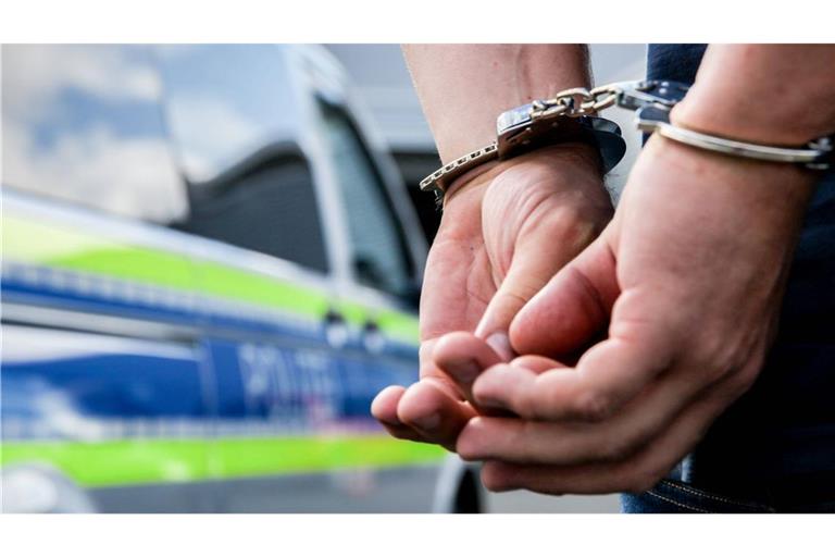 Wegen mutmaßlichem Drogenhandels hat die Polizei in Bruchsal einen 49-Jährigen festgenommen (Symbolfoto).