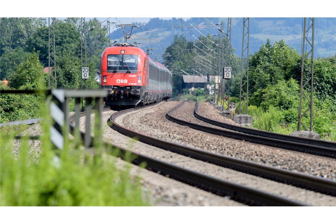 Wegen Sanierungsarbeiten wird der Bahnverkehr über den Brenner vom 17. Juli bis 1. August eingestellt. (Archivbild)