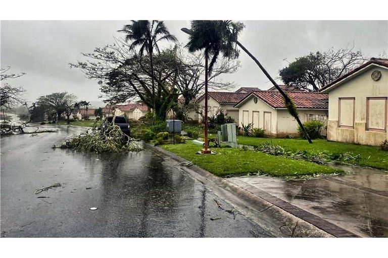 Wegen "Sinlaku" sitzen im Westpazifik Hunderte Urlauber fest. (Archivbild)