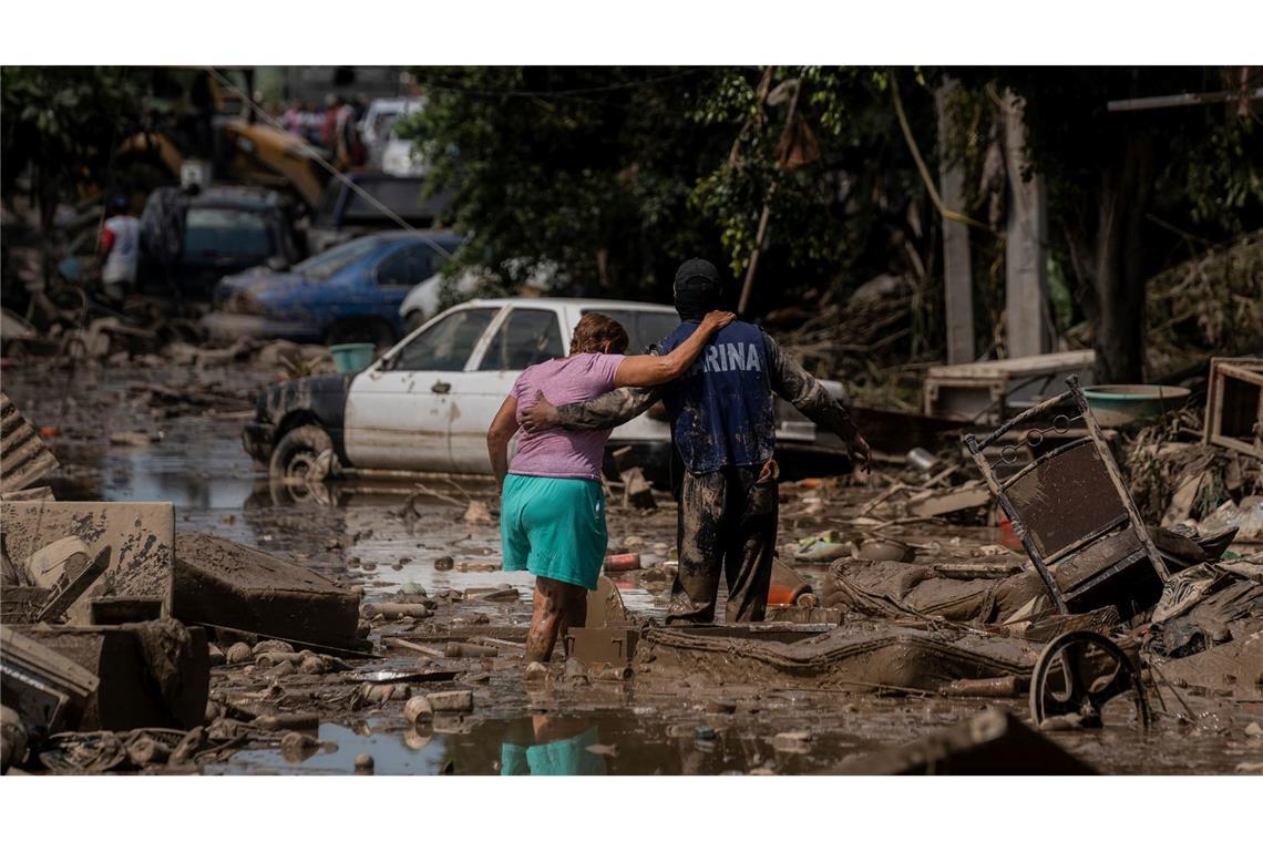 Über 60 Tote bei schwerem Unwetter in Mexiko Wegen Überschwemmungen und Erdrutschen sind viele Ortschaften von der Außenwelt abgeschnitten.