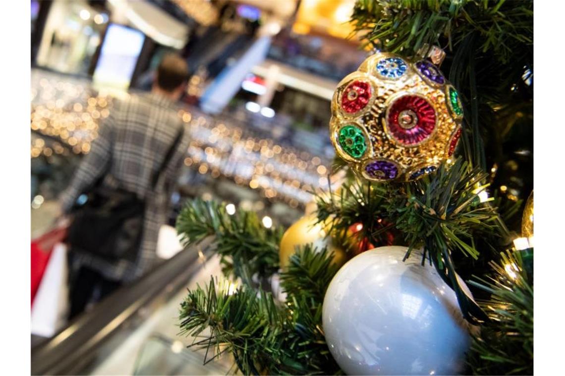 Weihnachtsgeschäft. Foto: Bernd von Jutrczenka/dpa/Archivbild