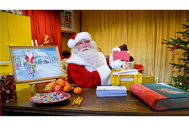 Weihnachtsmann eröffnet Dienst in Himmelpfort – 300.000 Wunschzettel erwartet