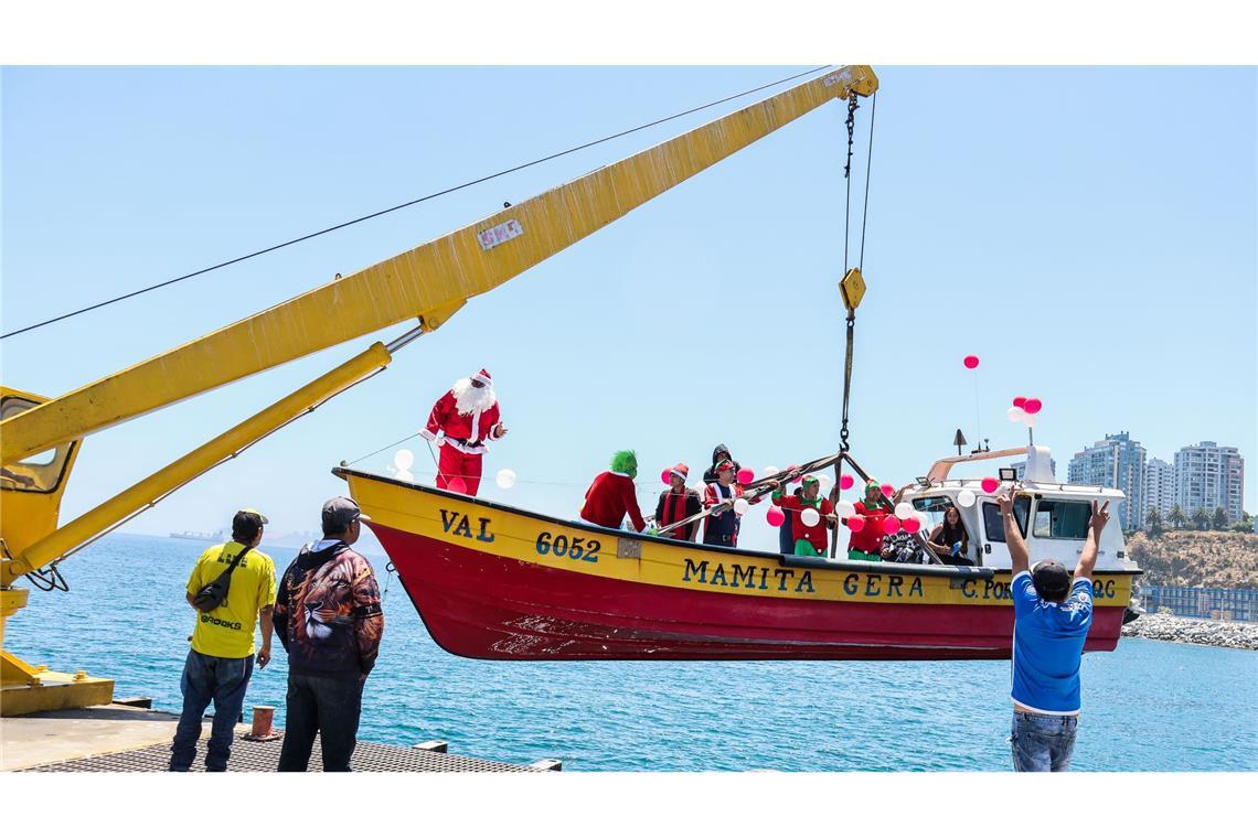 Weihnachtsmann kommt per Boot: Fischer feiern Weihnachten in Valparaíso, Chile