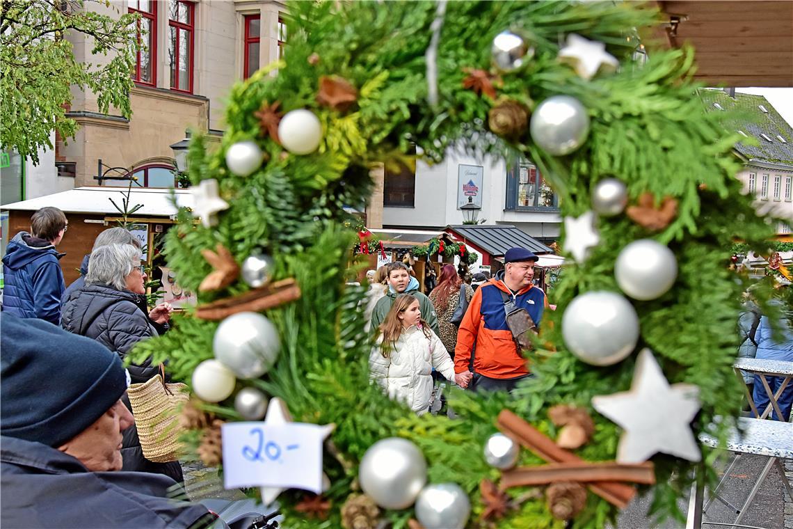 Weihnachtsmarkt in Backnang 2025. 42. Backnanger Weihnachtsmarkt. SK