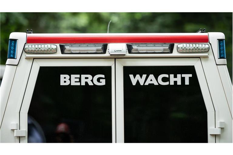 Weil es stark schneite und wegen des schwierigen Geländes wurde die Bergwacht dazugerufen.