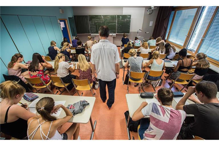 Weil im neuen G9 die Stundenpläne ausgedünnt sind, werden in den nächsten Jahren weniger Lehrer benötigt.