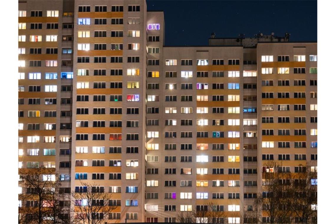 Weil in einigen Jahren die Nachfrage nach Mietwohnungen zurückgehen könnte, rückt laut IW Köln eine andere Größe in den Vordergrund der Diskussion: die Wohnnebenkosten. Foto: Christophe Gateau/dpa