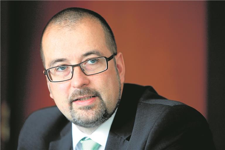 Weinstädter OB Michael Scharmann will den Beschluss des Gemeinderats zur Redezeitverkürzung in den Herbst verschieben. Foto: B. Büttner