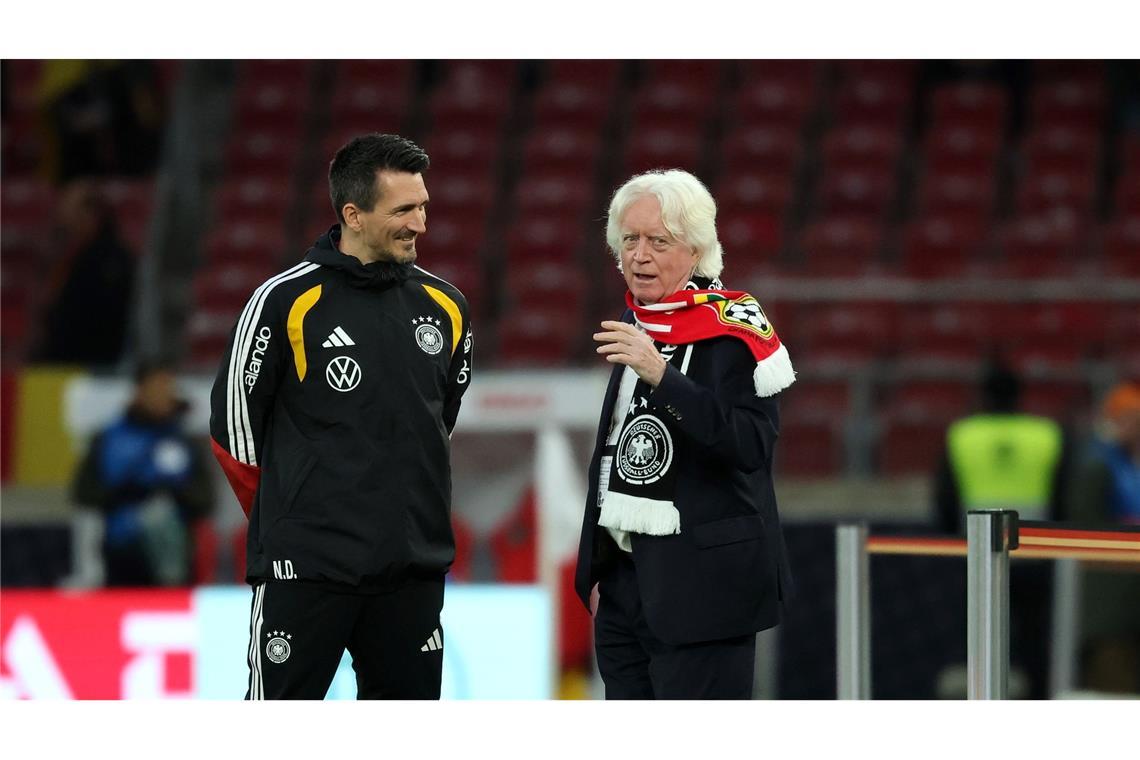 Weiß von keinen Gesprächen mit Löw: Ghanas Sportdirektor Winfried Schäfer (r). (Archivbild)