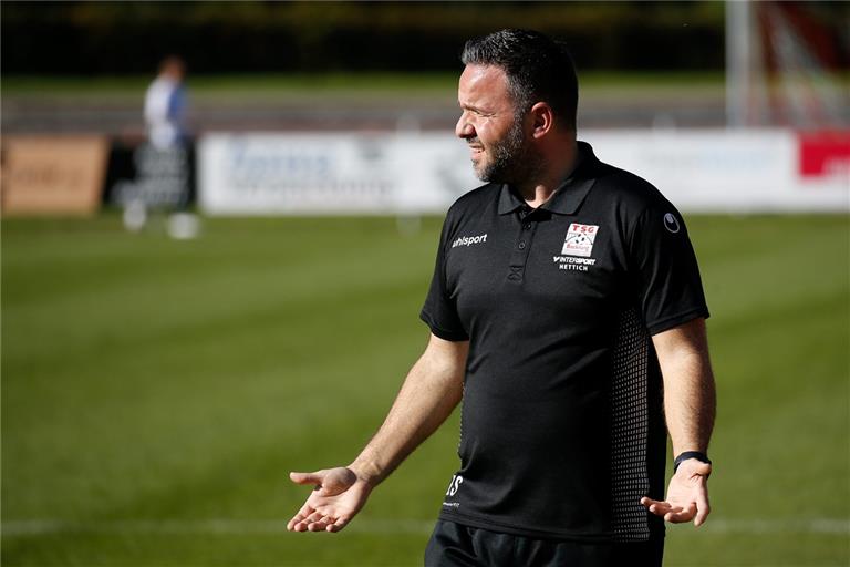 Weiß wie alle anderen nicht, wie und wann es weitergeht: TSG-Trainer Evangelos Sbonias. Foto: A. Becher