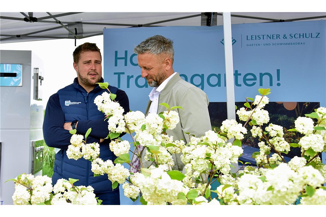 Weissachs Bürgermeister Daniel Bogner am Stand von Leistner & Schulz. Leistungs-...