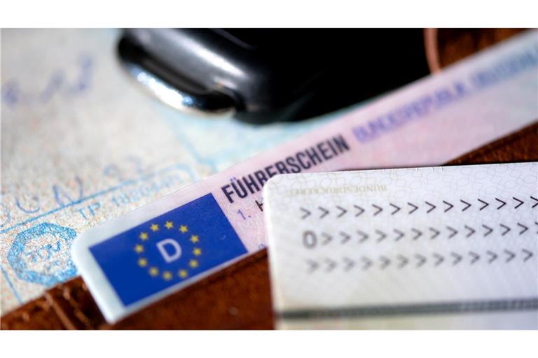 Weißes Pulver auf der Plastikkarte hat einem Autofahrer viel Ärger eingebrockt. (Symbolfoto)