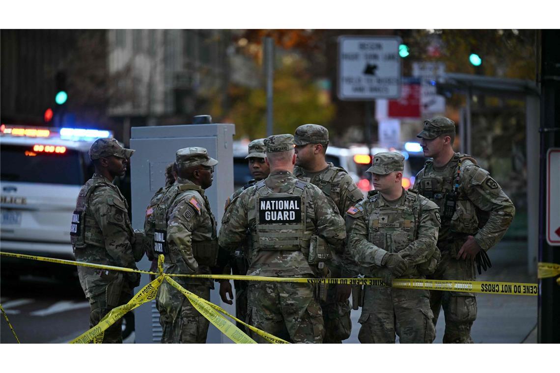 Zwei Nationalgardisten  in der Nähe des Weißen Hauses niedergeschossen