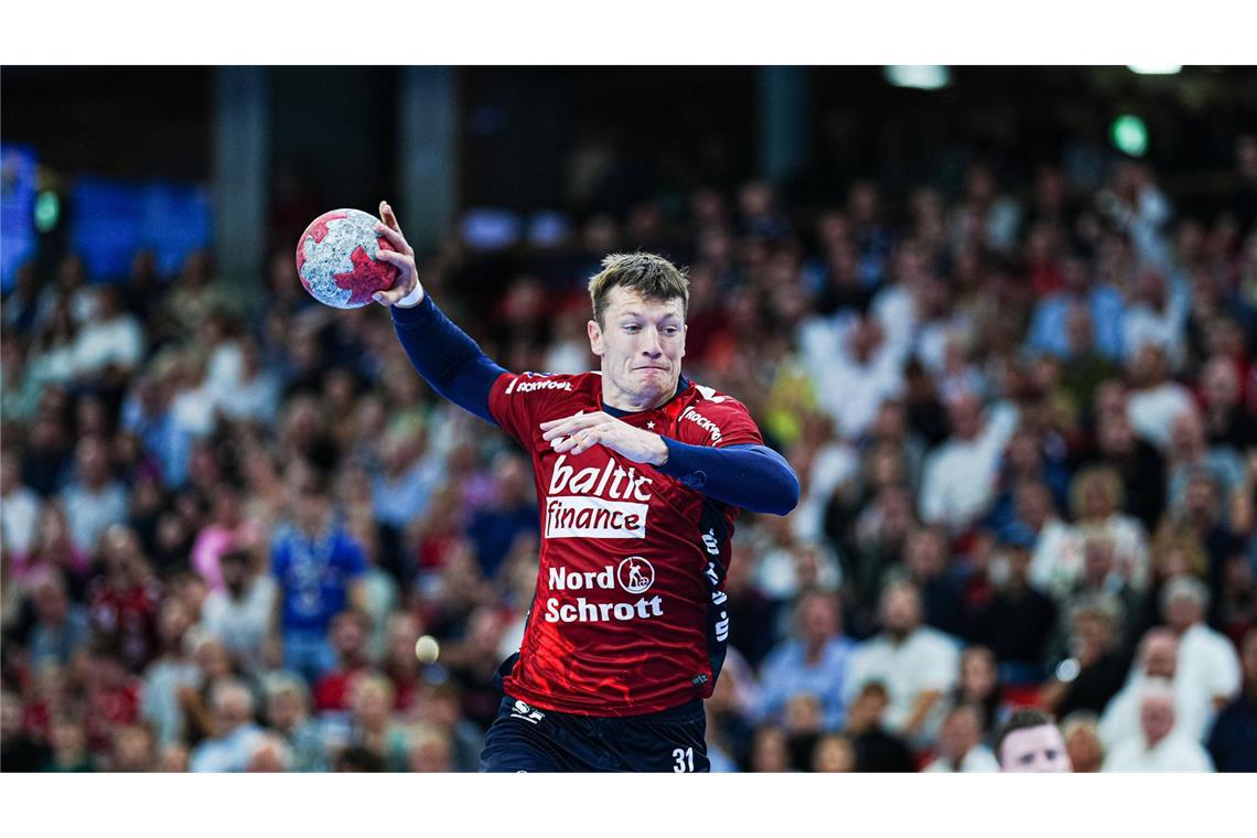 Weltklasse auf Linksaußen: Flensburgs Emil Jakobsen traf in der ausverkauften EWS-Arena 13 Mal.