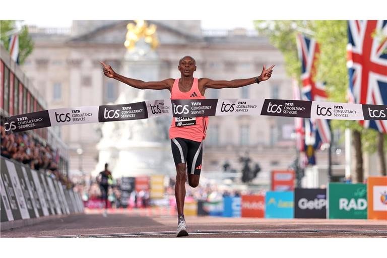 Weltrekord: Sebastian Sawe aus Kenia läuft in London als erster Mensch der Welt einen Marathon unter zwei Stunden.
