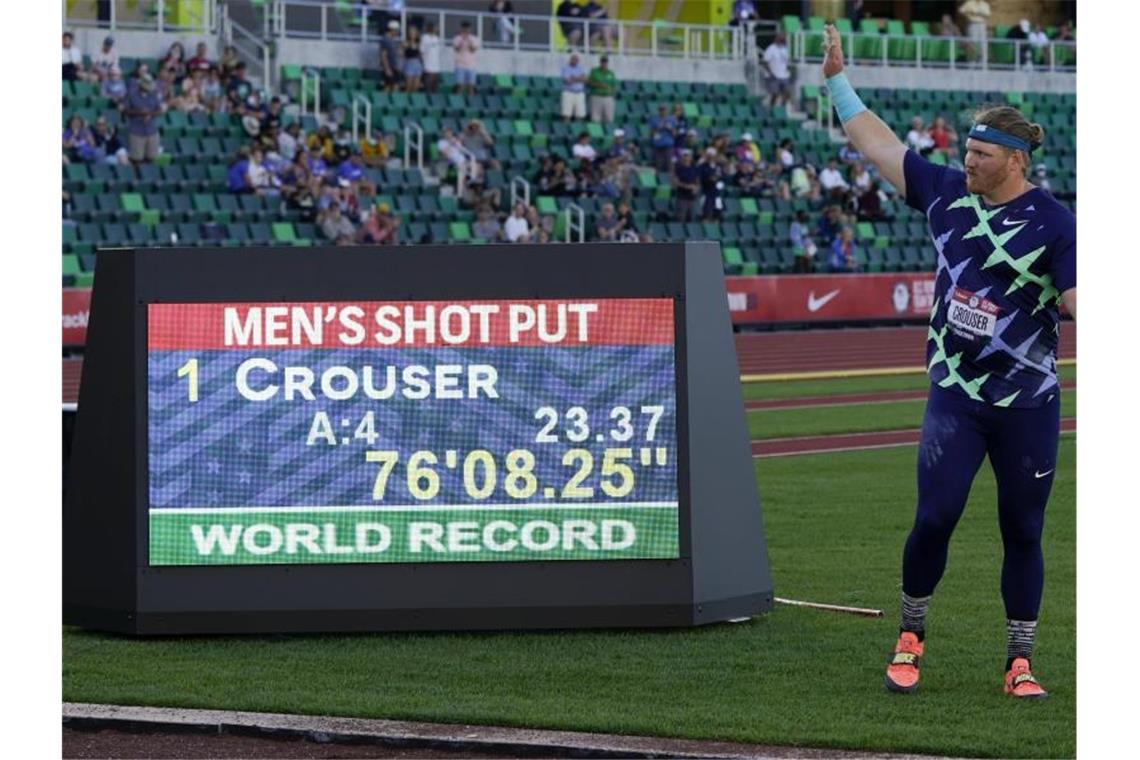Weltrekordhalter im Kugelstoßen: Ryan Crouser. Foto: Charlie Riedel/AP/dpa