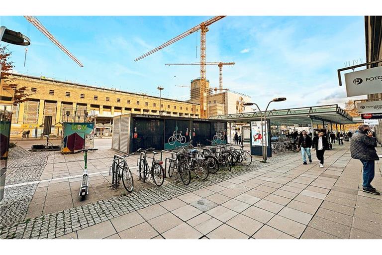 Wenig ansehnlich: die Fußgängerfläche am Arnulf-Klett-Platz.