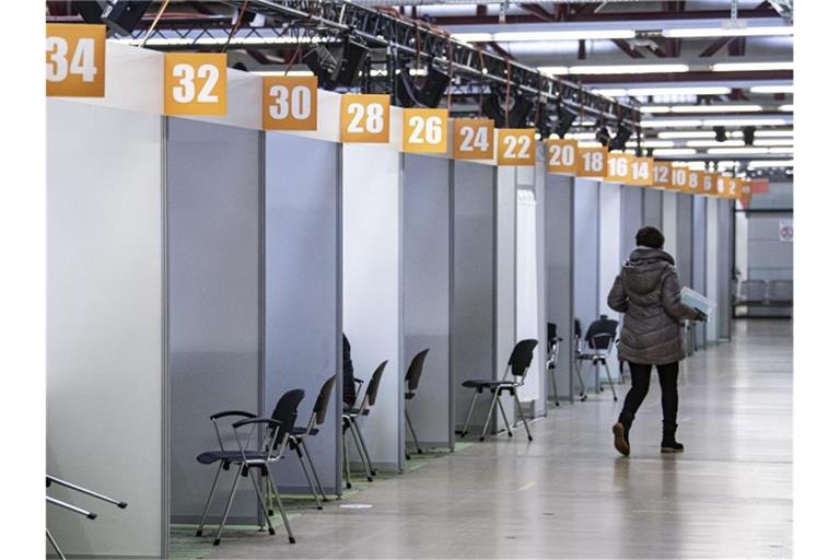 Wenig Betrieb im Impfzentrum in Berlin-Tegel. Foto: Fabian Sommer/dpa