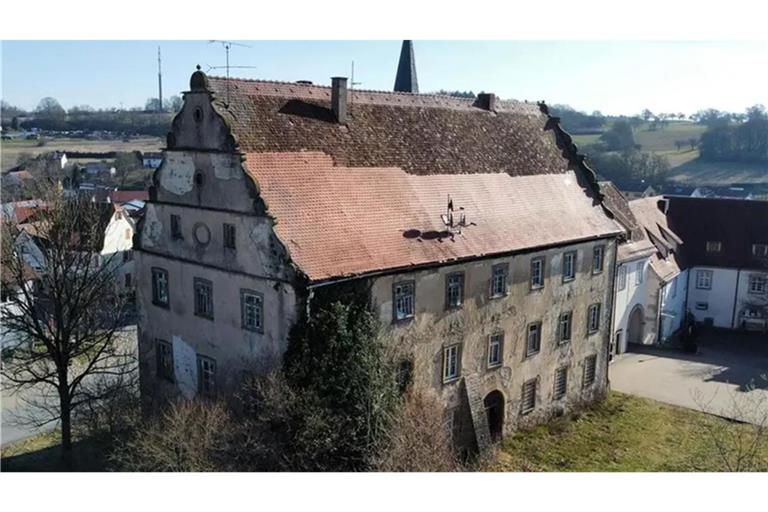 Wenig pompös, dafür günstig zu haben: Schloss Merchingen im beschaulichen Ravenstein.
