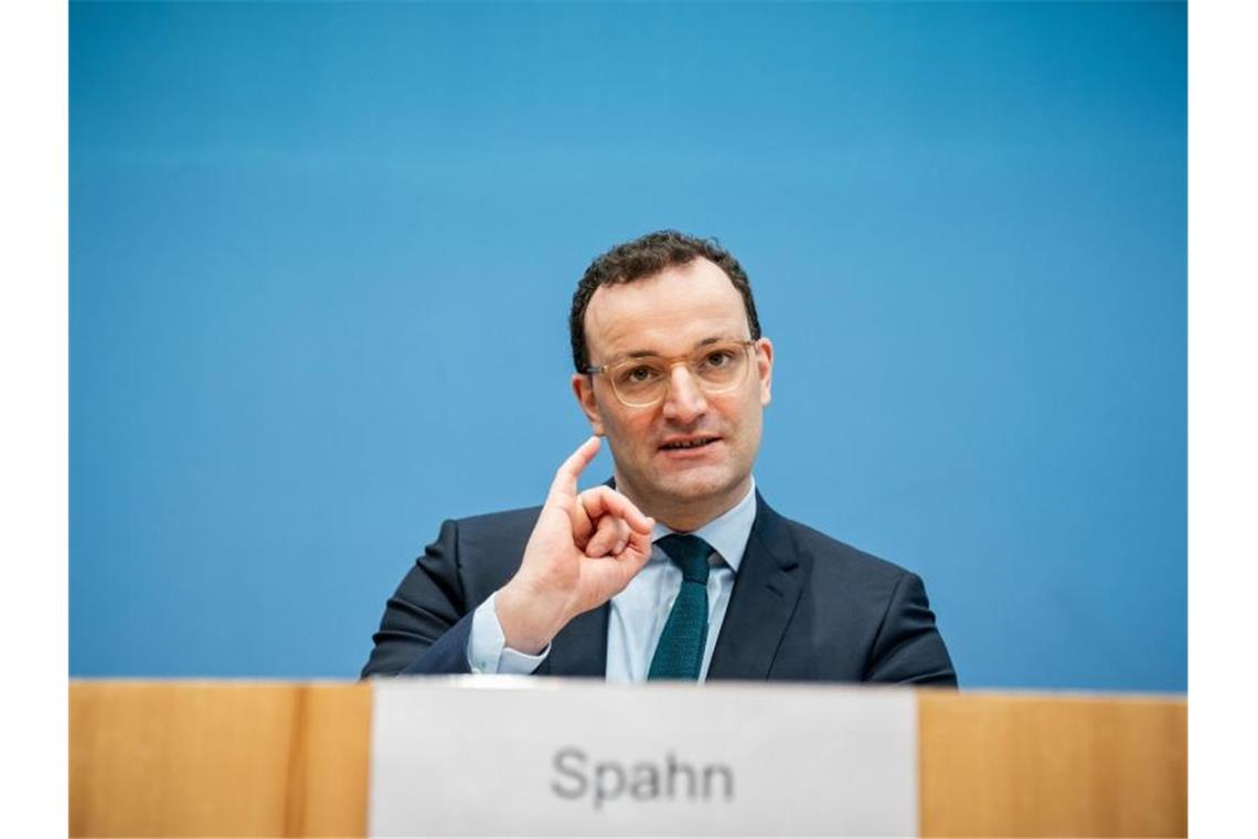 Wenig überraschend sieht CDU-Politiker Jens Spahn seinen Parteikollegen Armin Laschet bei der K-Frage vorn. Foto: Michael Kappeler/dpa Pool/dpa