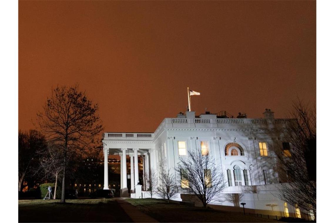 Wenige Stunden vor der Vereidigung des neuen US-Präsidenten Joe Biden hat der scheidende Amtsinhaber Donald Trump das Weiße Haus verlassen. Foto: Alex Brandon/AP/dpa
