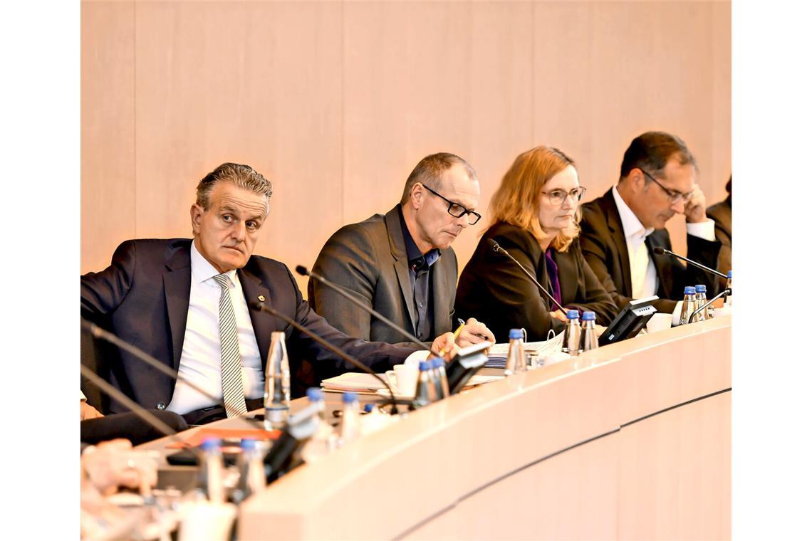 Kürzt Stuttgart das Gehalt der Bürgermeister? Weniger Geld für die Bürgermeister? OB Frank Nopper (li.) hatte im März 2023 für eine Erhöhung der Entschädigung gesorgt.
