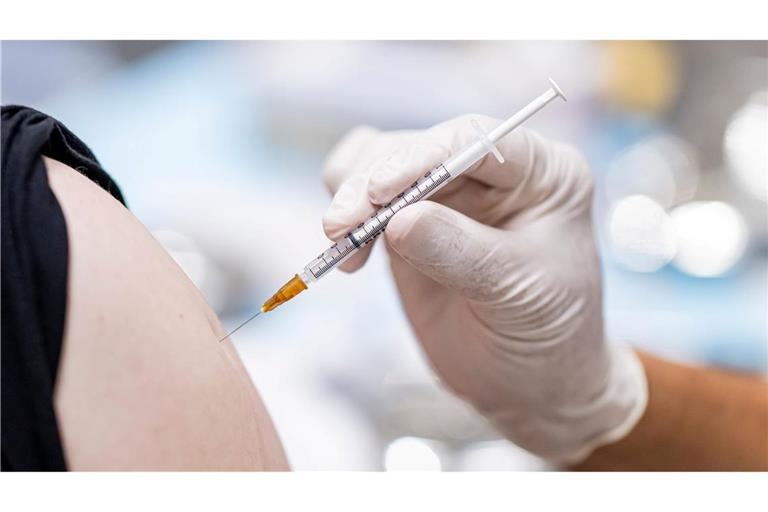 Weniger Menschen ließen sich in der vergangenen Saison gegen Influenza impfen. (Symbolbild)