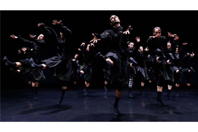 Wenn das Glück tanzen lernt: Die Kanadierin Aszure Barton choreografierte für Gauthier Dance und das Programm „Luck/Unluck".