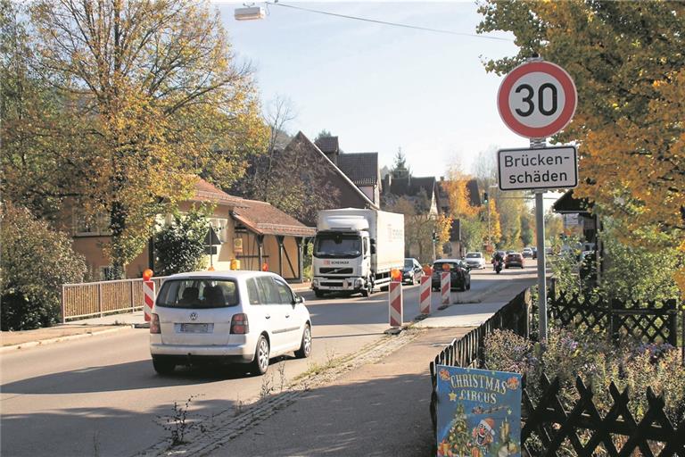 Wenn die Brücke über den Haselbach erneuert wird, muss die Hauptverbindungsstraße zwischen Sulzbach und Murrhardt drei Monate lang gesperrt werden – mindestens. Wie dann die Umleitungen funktionieren könnten, diese Frage ist noch nicht geklärt. Foto: U. Gruber