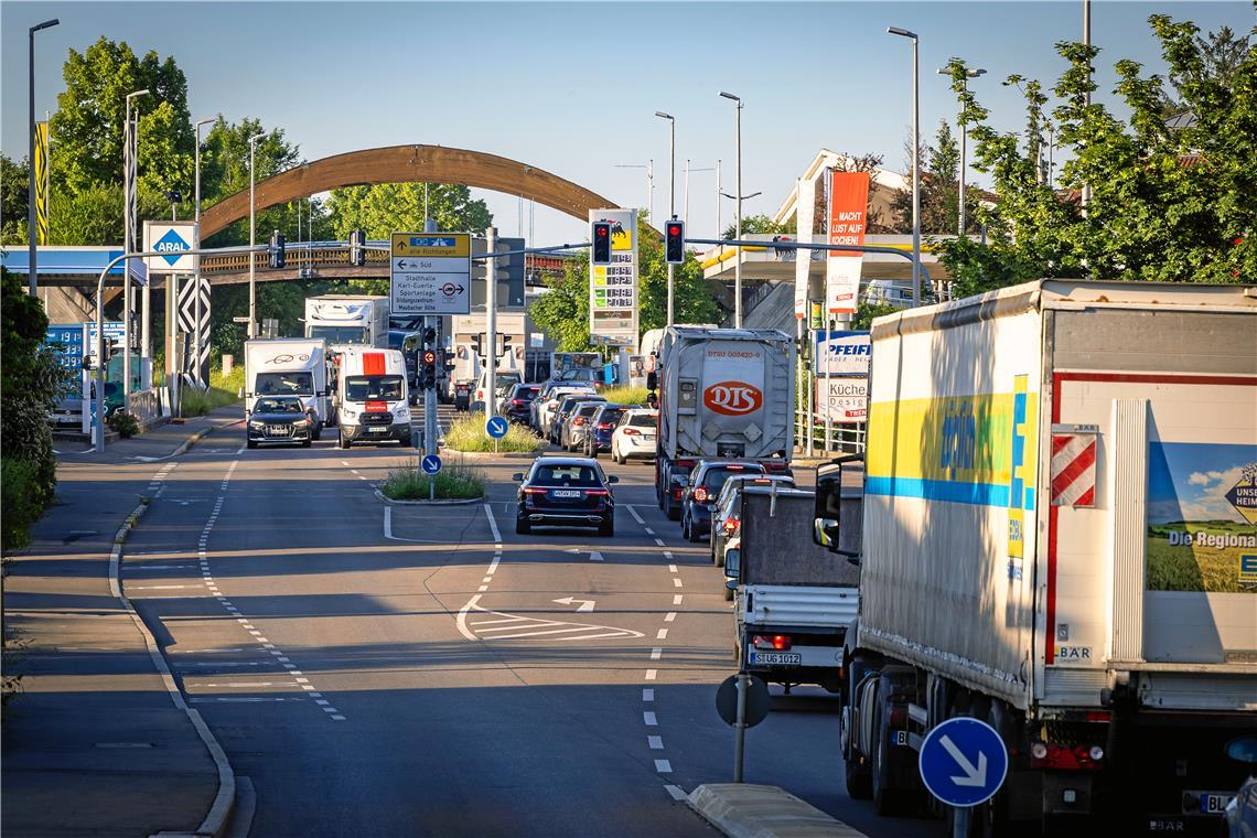 Wenn die Fahrzeuge nicht effizient von der Stuttgarter Straße auf die B14 abfahren können, ist ein Stau bis in die Innenstadt die Folge.