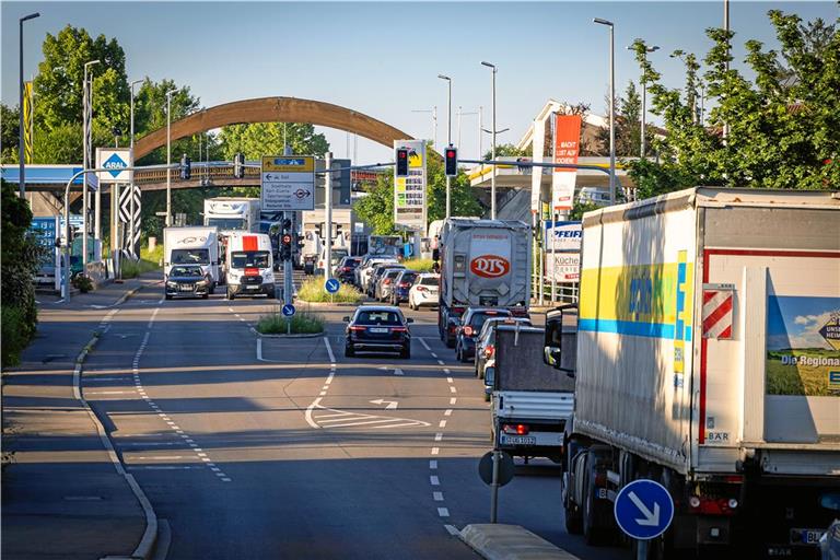 Wenn die Fahrzeuge nicht effizient von der Stuttgarter Straße auf die B14 abfahren können, ist ein Stau bis in die Innenstadt die Folge.