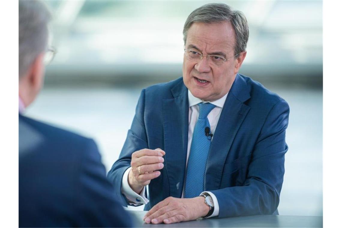 Union verliert, Grüne wieder über 20 Prozent Wenn die Menschen in Deutschland den Kanzler direkt wählen könnten, würden sich in dieser Woche 17 Prozent für CDU-Chef Armin Laschet entscheiden - sechs Prozentpunkte weniger als vor einer Woche. Foto: Marius Becker/ZDF/dpa