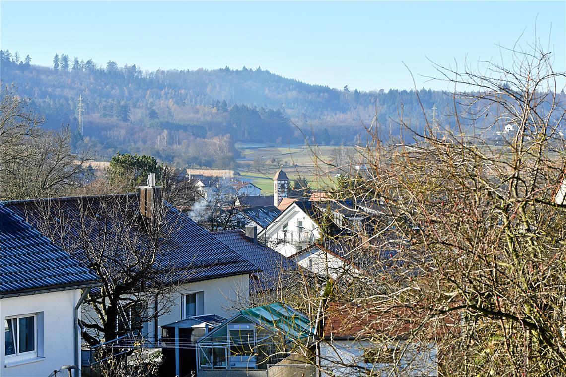 Wenn die Wirtschaftlichkeit gegeben ist, können sich Ende 2028 südlich von Allmersbach im Tal drei Windräder drehen. Foto: Tobias Sellmaier