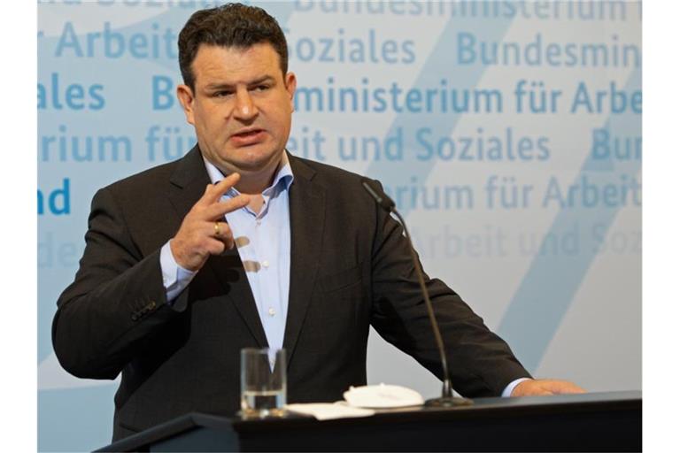 Wenn es nach Bundesarbeitsminister Hubertus Heil (SPD) geht, sollen Betreiber von Pflegeeinrichtungen nur dann Geld aus der Pflegeversicherung bekommen, „wenn sie ihren Beschäftigten Tariflöhne zahlen“. Foto: Magdalena Tröndle/dpa