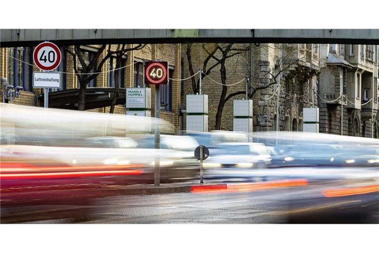 Wenn es nach OB Frank Nopper geht, sollten Autofahrer am Neckartor bald wieder 50 km/h fahren dürfen.