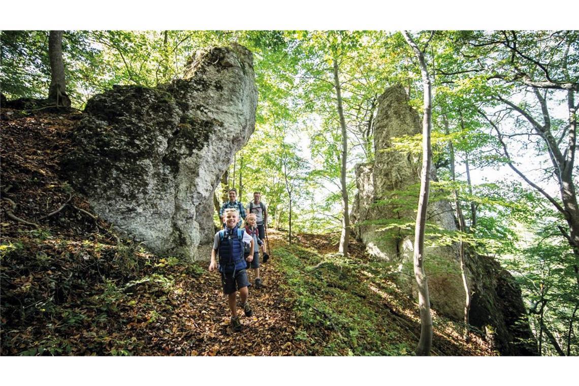 Wenn es unterwegs viele Attraktionen gibt, wie auf dem Traufgängerle bei Albstadt, dann sind auch die Kids begeistert dabei.