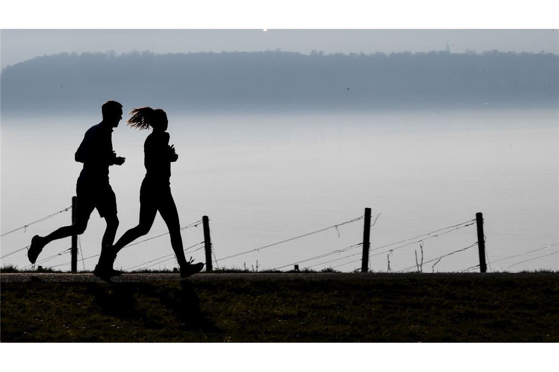 Wenn Frau und Mann zusammen joggen, hat das nicht dieselbe Wirkung. (Illustration)