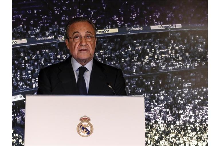 „Wenn gesagt wird: Das sind die Reichen - nein. Ich bin nicht der Eigentümer von Real Madrid, Real Madrid ist ein Mitgliederverein. Alles, was ich tue, ist zum Wohl des Fußballs. Jetzt machen wir dies, um den Fußball zu retten, der sich in einer kritischen Situation befindet“, sagt Florentino Perez. Foto: Enrique de la Fuente/gtres/dpa/Archiv