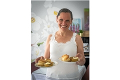 Wenn ihre Kunden sehen, dass sie Scones mit Clotted Cream bekommen, „freuen sie sich mega“, sagt Cara Thompson Barthels. „Die gibt es in Deutschland nicht so oft.“
