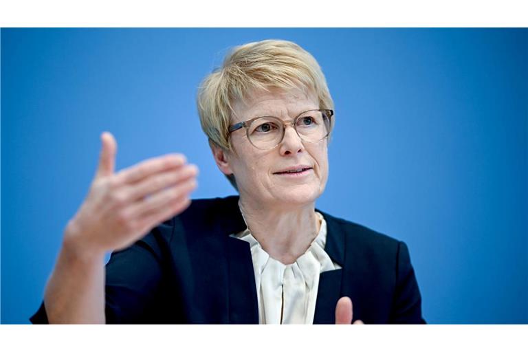 "Wenn man den Menschen Versprechungen macht, die man am Ende nicht halten kann, dann sorgen sie nicht privat vor, obwohl viele es könnten", meint die Wirtschaftsweise Veronika Grimm. (Archivbild)