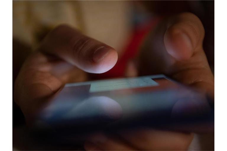 „Wenn wir sicherstellen wollen, dass die Menschen die Vorteile des Internets nutzen können, müssen wir Geräte erschwinglicher machen“, sagt Teddy Woodhouse, Forschungsdirektor der Web-Stiftung. Foto: Sebastian Gollnow/dpa
