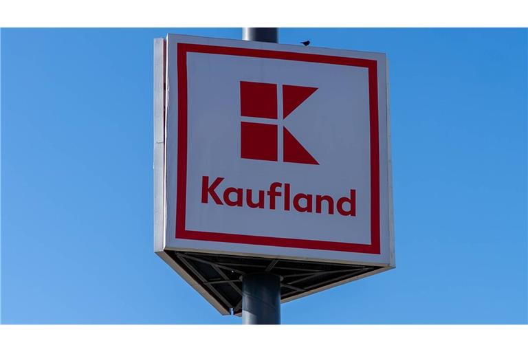 Wer abgepackte fettreduzierte Salami-Scheiben in einer Kaufland-Filiale gekauft hat, sollte ein paar Daten prüfen (Symbolfoto).