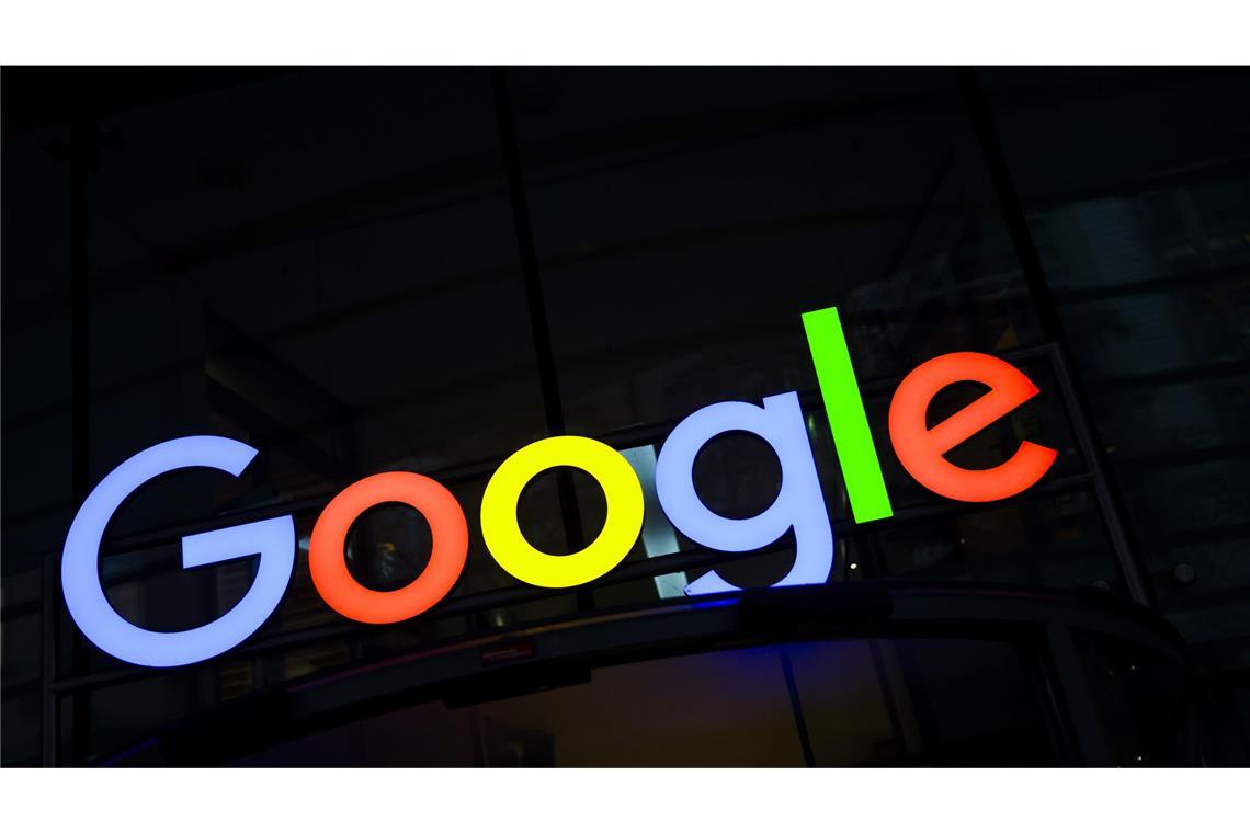 Wer bei Google sucht, bekommt inzwischen auch KI-generierte Ergebnisse angezeigt. (Symbolbild)