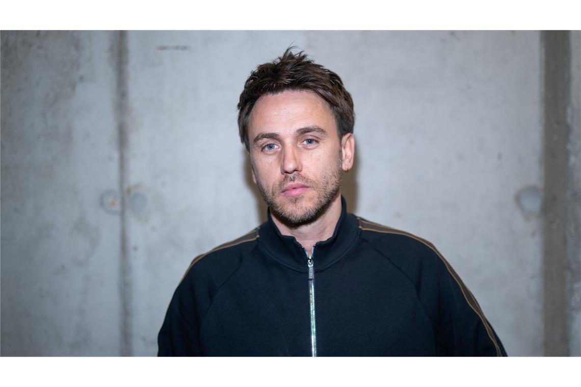 Wer Cluesos Wirken schon länger verfolgt, wird sich erinnert fühlen an ältere Alben des Erfurters.