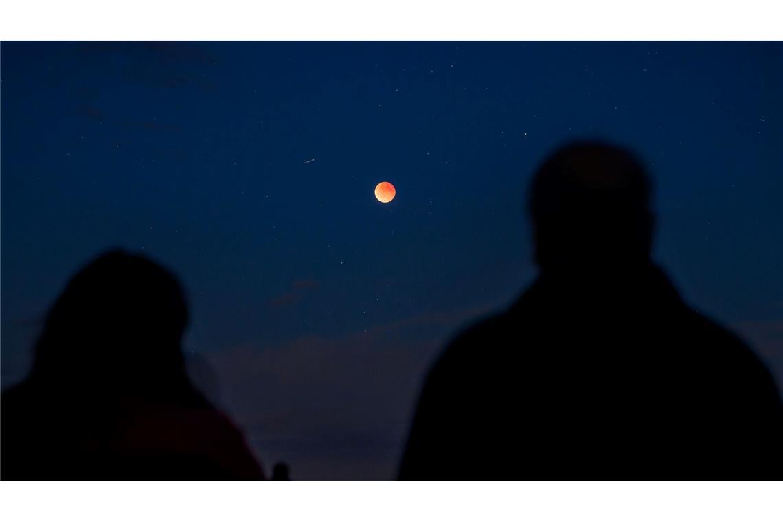 Wer das Ereignis verpasst hat, könnte am 3. März 2026 Urlaub in Amerika oder Asien einplanen.