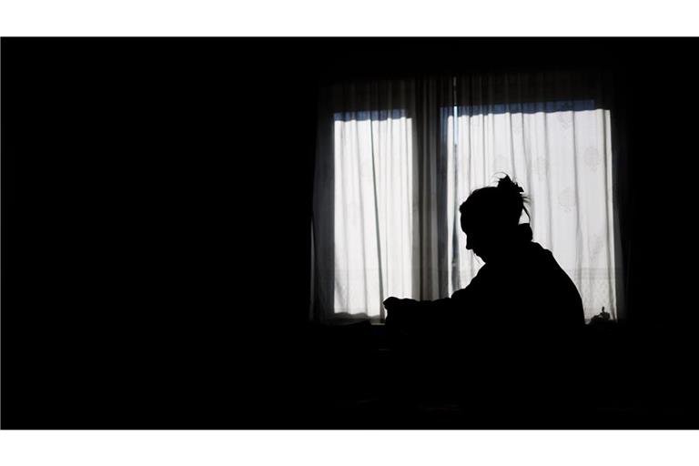 Wer die Auslöser für den eigenen Stress kennt, kann eher priorisieren, konkrete Pläne und Listen erstellen. Dies stärke langfristig auch das Gefühl von Selbstwirksamkeit und damit die Widerstandsfähigkeit.