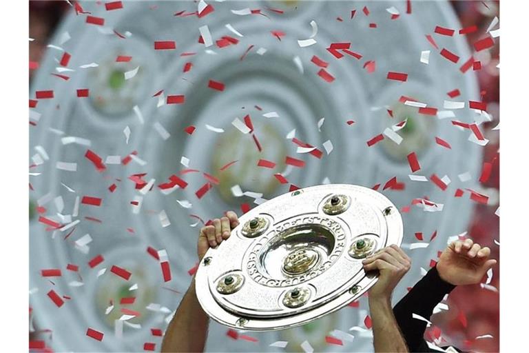 Wer holt die Meisterschale? Wieder der FC Bayern München? Foto: Angelika Warmuth